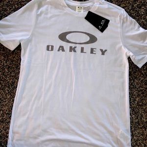 Brand new men’s Oakley shirt